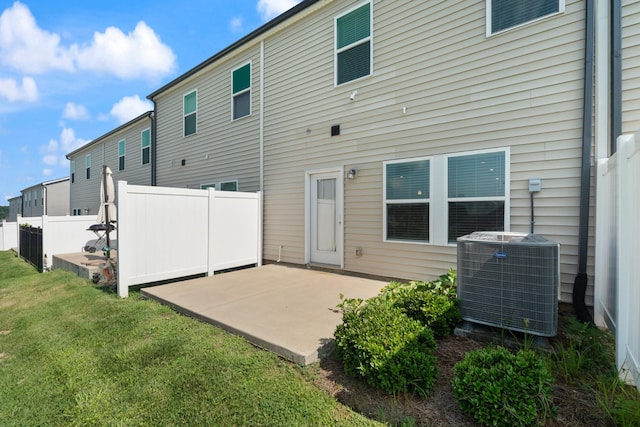 858 Longleaf Ln, Columbia, TN 38401 - back of property featuring a patio area