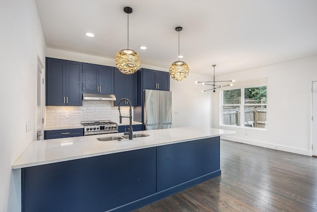 206 Ben Allen Rd Unit 5, Nashville, TN 37207 - kitchen featuring stainless steel appliances, under cabinet range hood, blue cabinetry, decorative backsplash, and a chandelier