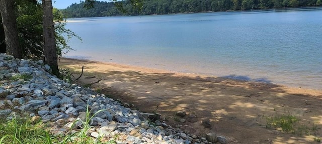 5 River Front Dr, Clifton, TN 38425