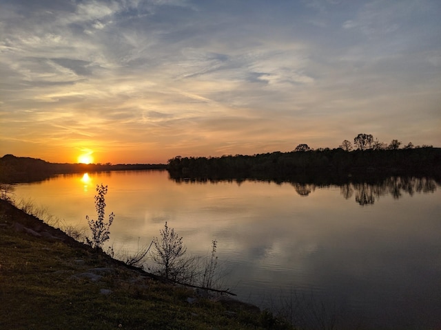 5 River Front Dr, Clifton, TN 38425