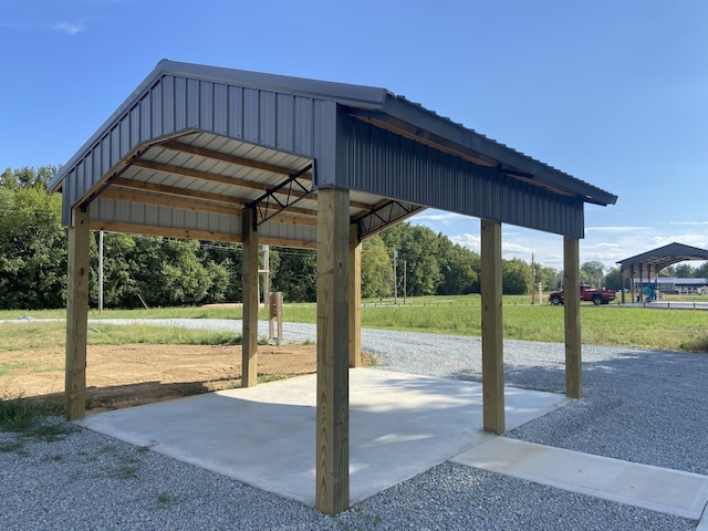 5 River Front Dr, Clifton, TN 38425