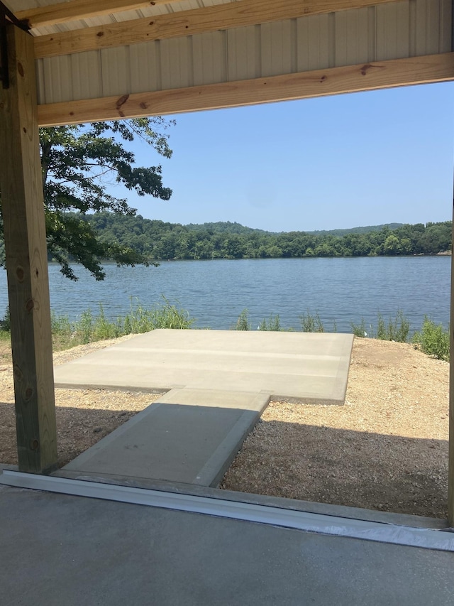 5 River Front Dr, Clifton, TN 38425