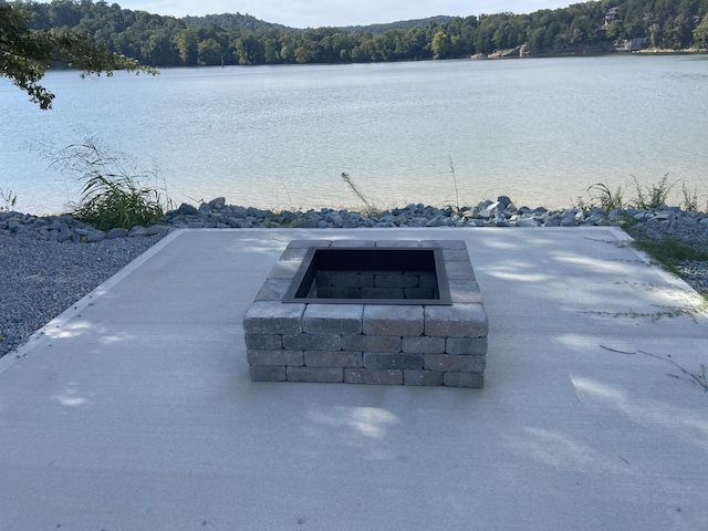 5 River Front Dr, Clifton, TN 38425