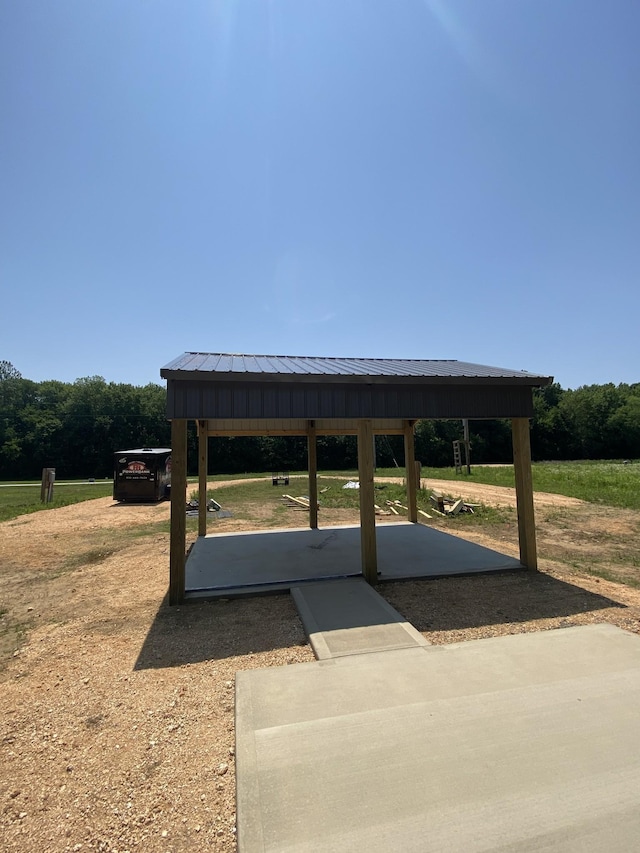 5 River Front Dr, Clifton, TN 38425