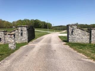 5 River Front Dr, Clifton, TN 38425