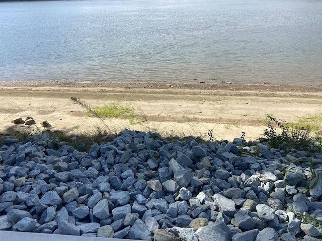 5 River Front Dr, Clifton, TN 38425