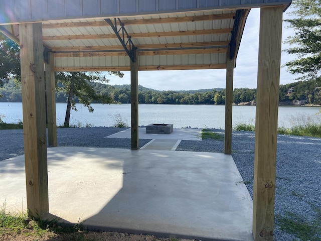 5 River Front Dr, Clifton, TN 38425