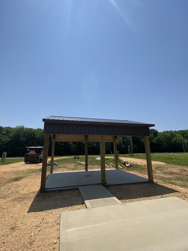 5 River Front Dr, Clifton, TN 38425