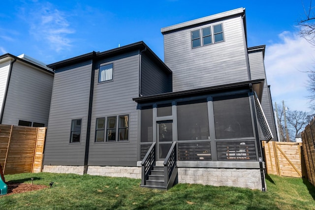 1209 Noelton Ave, Nashville, TN 37215 - back of property with a sunroom