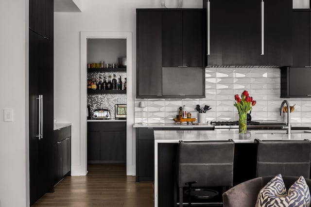 108 46th Ave N, Nashville, TN 37209 - indoor bar featuring backsplash and dark wood finished floors