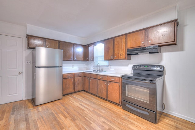 131 Clauson Dr, Columbia, TN 38401 - kitchen featuring freestanding refrigerator, black / electric stove, under cabinet range hood, light wood-style flooring, and light countertops