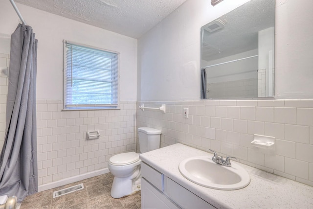 131 Clauson Dr, Columbia, TN 38401 - full bath with tile walls, a textured ceiling, a shower with curtain, wainscoting, and vanity