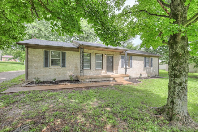 131 Clauson Dr, Columbia, TN 38401 - single story home featuring brick siding, a front lawn, and covered porch