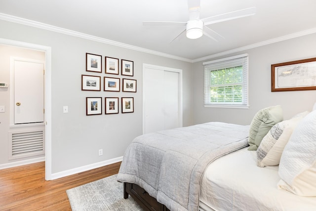 1028 Ridgecrest Dr, Franklin, TN 37069 - bedroom with wood finished floors, crown molding, a closet, and ceiling fan