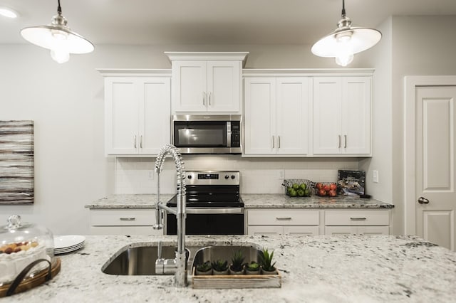 1144 Lock 4 Rd Unit B-4, Gallatin, TN 37066 - kitchen featuring appliances with stainless steel finishes, white cabinetry, backsplash, and decorative light fixtures