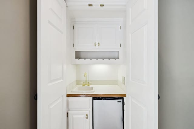 1524 Gordon Petty Dr, Brentwood, TN 37027 - indoor wet bar with refrigerator