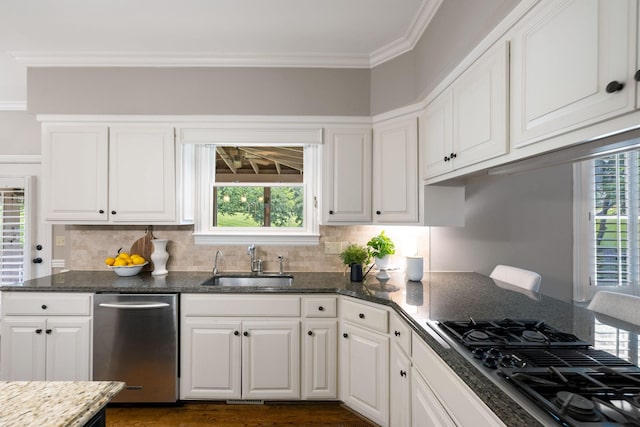 1524 Gordon Petty Dr, Brentwood, TN 37027 - kitchen with black gas stovetop, crown molding, white cabinets, dishwasher, and decorative backsplash