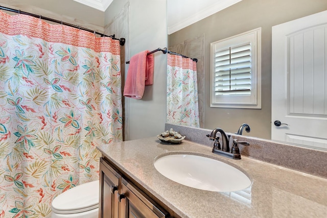 2811 Craythorne Dr, Murfreesboro, TN 37129 - full bathroom featuring crown molding, vanity, and curtained shower