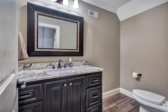 2811 Craythorne Dr, Murfreesboro, TN 37129 - bathroom featuring vanity, ornamental molding, and wood finished floors