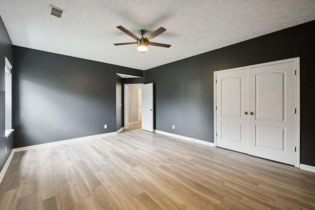 7607 Birdsong Ct, Fairview, TN 37062 - unfurnished bedroom with light wood-type flooring, a textured ceiling, a closet, and ceiling fan