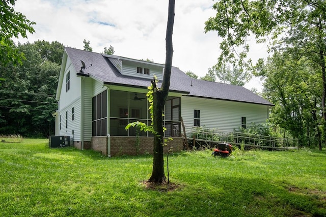 4486 Beards Chapel Rd, Springfield, TN 37172 - rear view of house with a sunroom, a ceiling fan, and a shingled roof