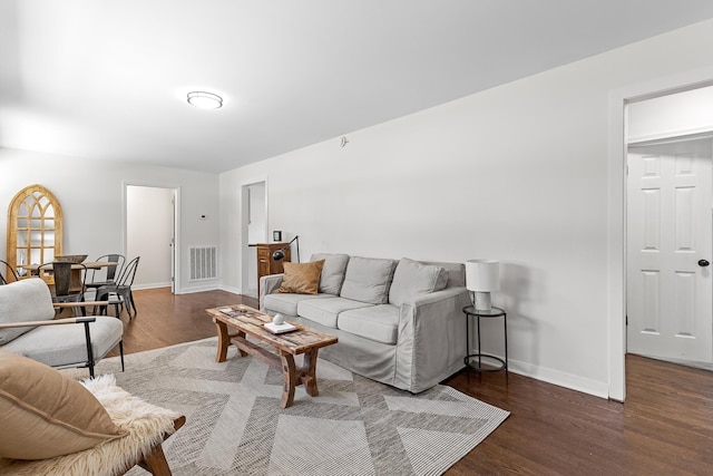 610 Maple Ln, Chattanooga, TN 37411 - living room featuring wood finished floors and baseboards