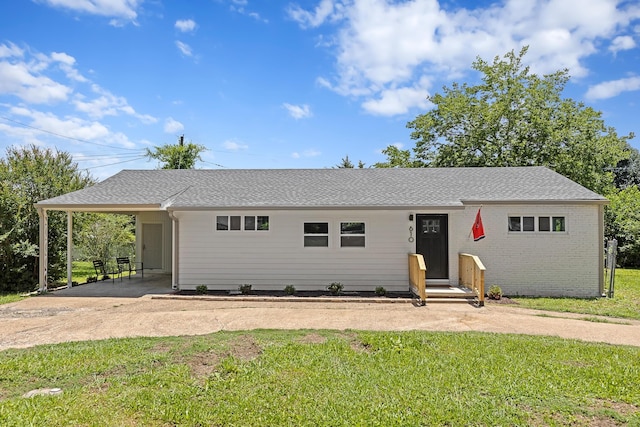 610 Maple Ln, Chattanooga, TN 37411 - ranch-style home featuring an attached carport, a front lawn, and concrete driveway