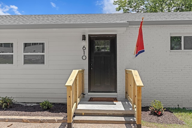 610 Maple Ln, Chattanooga, TN 37411 - view of exterior entry with a shingled roof