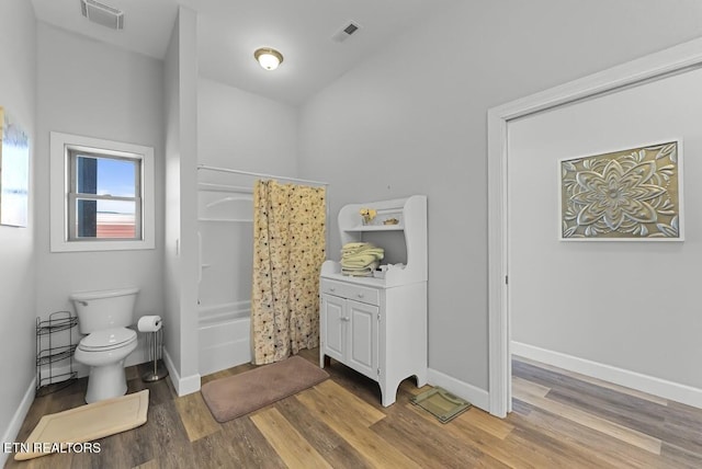 2091 Wesley Chapel Rd, Pikeville, TN 37367 - full bath featuring wood finished floors and shower / bath combination with curtain