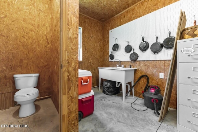 2091 Wesley Chapel Rd, Pikeville, TN 37367 - bathroom featuring toilet and a sink