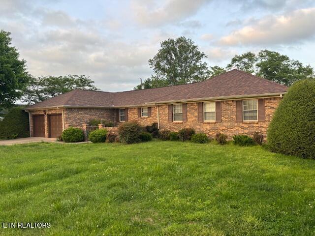 100 W Legion Cir, Pikeville, TN 37367 - ranch-style home featuring a garage, a front yard, concrete driveway, and brick siding