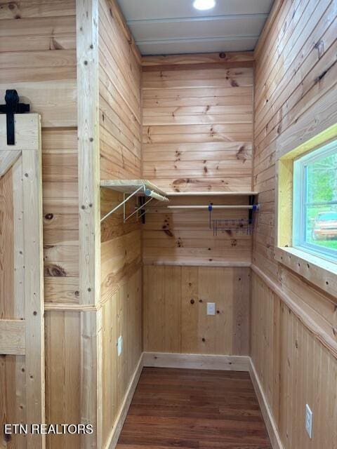 337 Bellview Rd, Pikeville, TN 37367 - spacious closet featuring wood finished floors