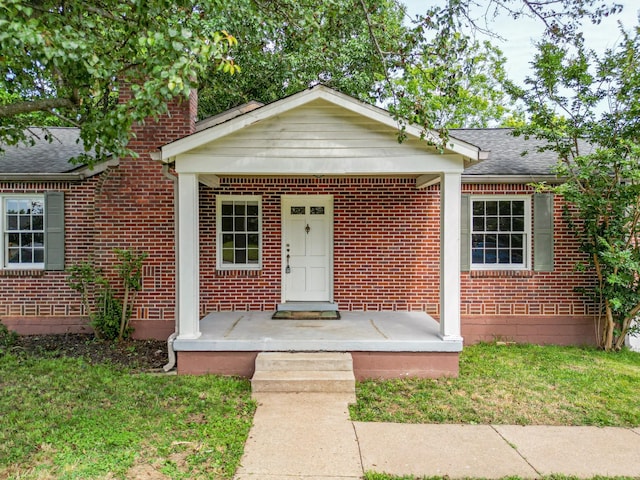 1204 Rolling Fields Dr, Columbia, TN 38401 - bungalow-style house featuring brick siding, roof with shingles, and a front lawn