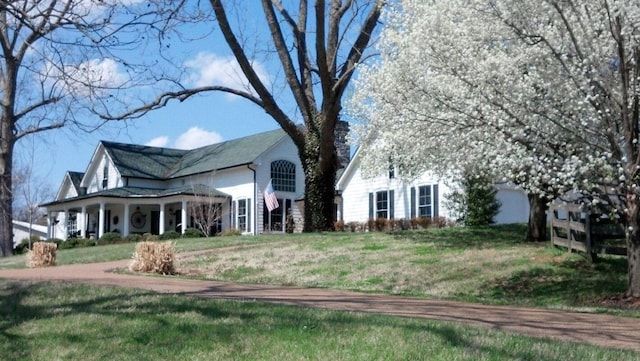 4929 Snow Creek Rd, Santa Fe, TN 38482 - view of front of house featuring a front yard and a porch