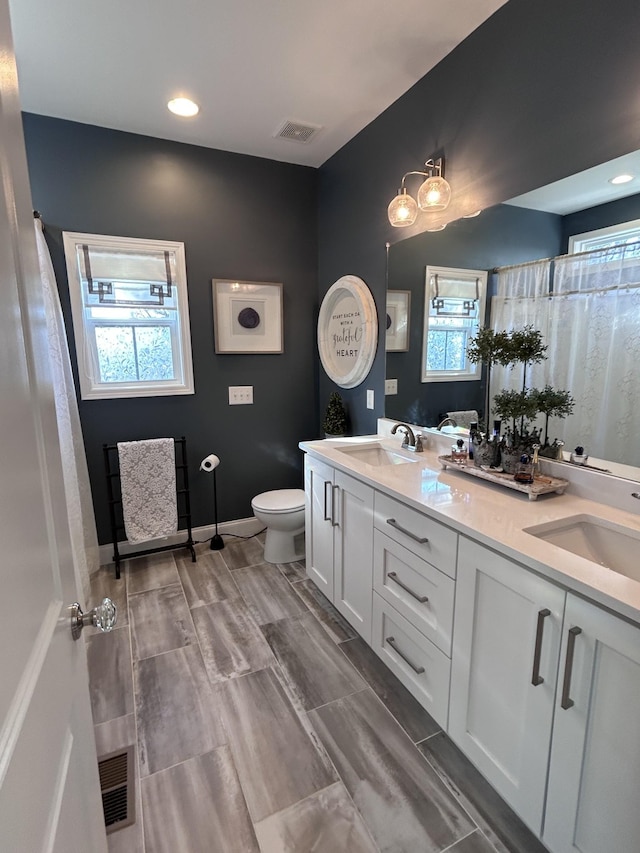 207 Walnut St, Springfield, TN 37172 - bathroom with double vanity, recessed lighting, and curtained shower