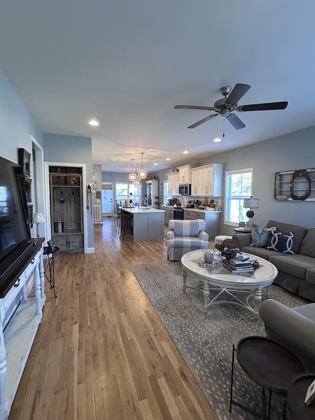 207 Walnut St, Springfield, TN 37172 - living area featuring plenty of natural light, a chandelier, light wood-style floors, ceiling fan, and recessed lighting