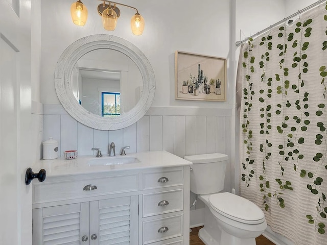 2001 Trilogy Ln, Mount Pleasant, TN 38474 - full bath with wainscoting, vanity, and curtained shower