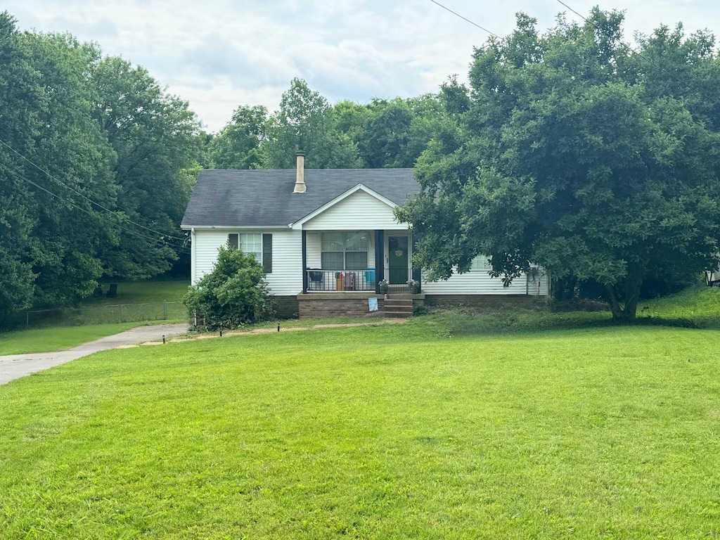336 W Overhill Dr, Old Hickory, TN 37138 - view of front facade featuring a porch and a front lawn