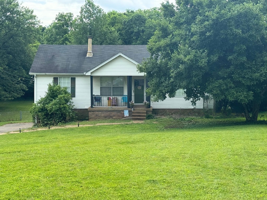 336 W Overhill Dr, Old Hickory, TN 37138 - view of front facade featuring covered porch and a front yard