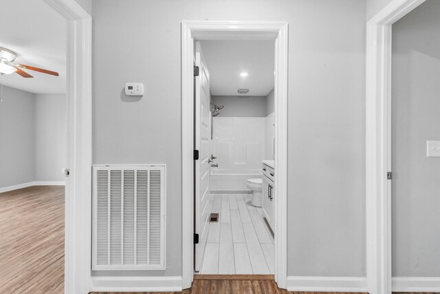 369 Springwater Dr, Summertown, TN 38483 - bathroom featuring a ceiling fan, washtub / shower combination, and wood finished floors