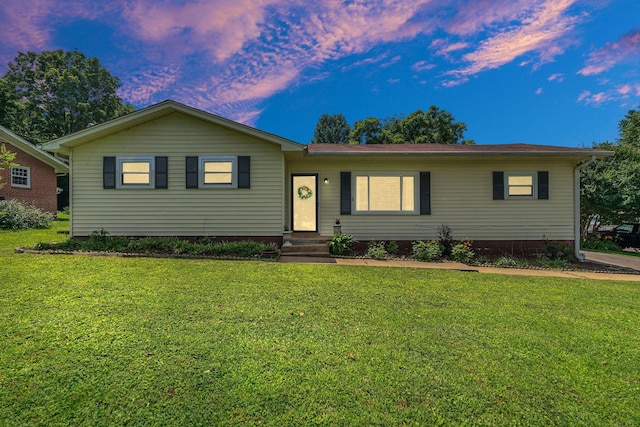 1827 Shelley St, Murfreesboro, TN 37129 - ranch-style home with a front lawn