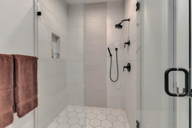 7025 Lanceleaf Dr, College Grove, TN 37046 - full bath featuring a shower stall
