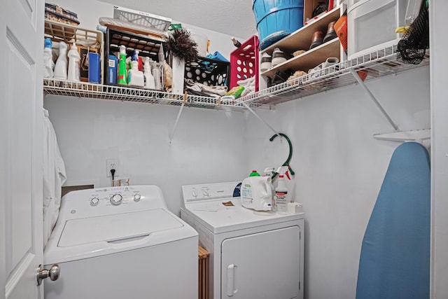 2106 Debbie Ln, La Vergne, TN 37086 - laundry area featuring separate washer and dryer
