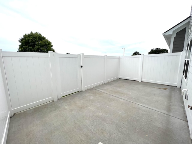 5225 Normandy Cob Dr Unit 33, Murfreesboro, TN 37129 - view of patio with a gate