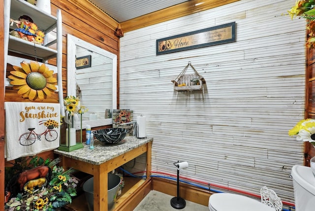 1880 Clydeton Rd, Waverly, TN 37185 - mudroom with wood walls and a sink