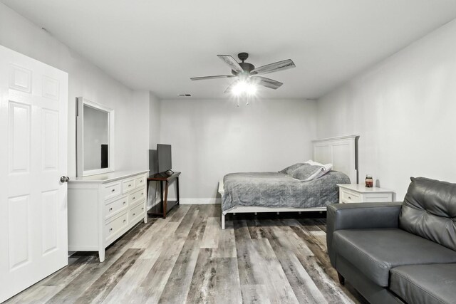 1069 Pleasant Valley Rd, Greenbrier, TN 37073 - bedroom with wood finished floors and a ceiling fan