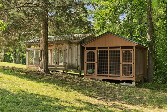 4255 Mcfall Rd, Cumberland City, TN 37050 - view of poultry coop featuring a yard