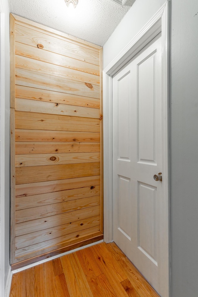 3405 Elder Mountain Rd, Chattanooga, TN 37419 - detailed view of wood finished floors and a textured ceiling