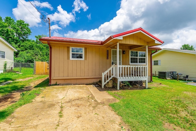 3405 Elder Mountain Rd, Chattanooga, TN 37419 - view of front facade with a metal roof