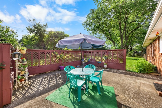 19 Garth Dr, Clarksville, TN 37040 - view of patio / terrace with outdoor dining area